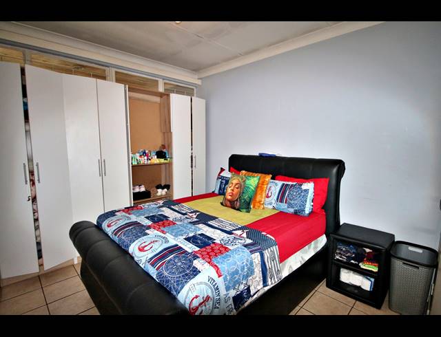 1 BEDROOM APARTMENT FOR SALE IN RHODESFIELD